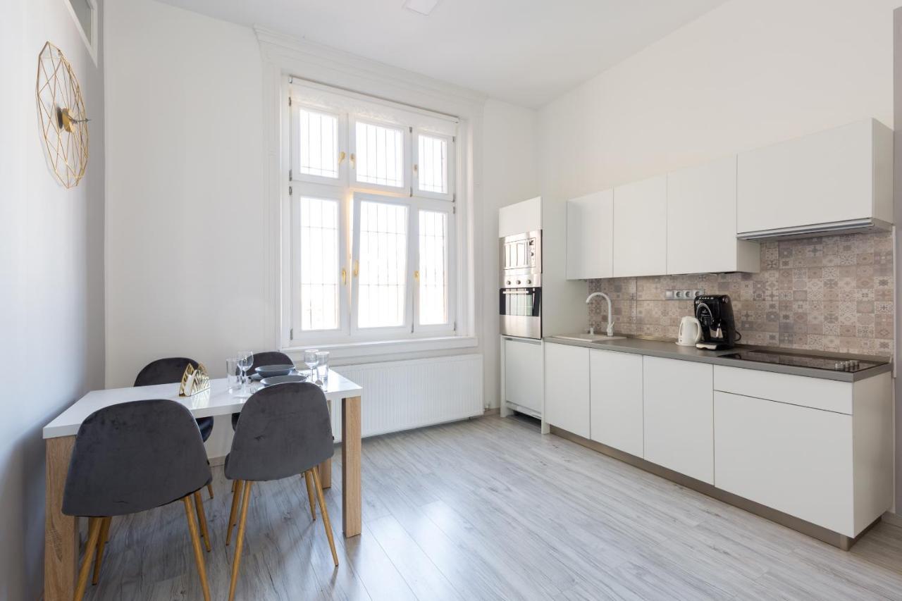 Designer Apartment On The Budapest Broadway With 2Br And Ac 外观 照片